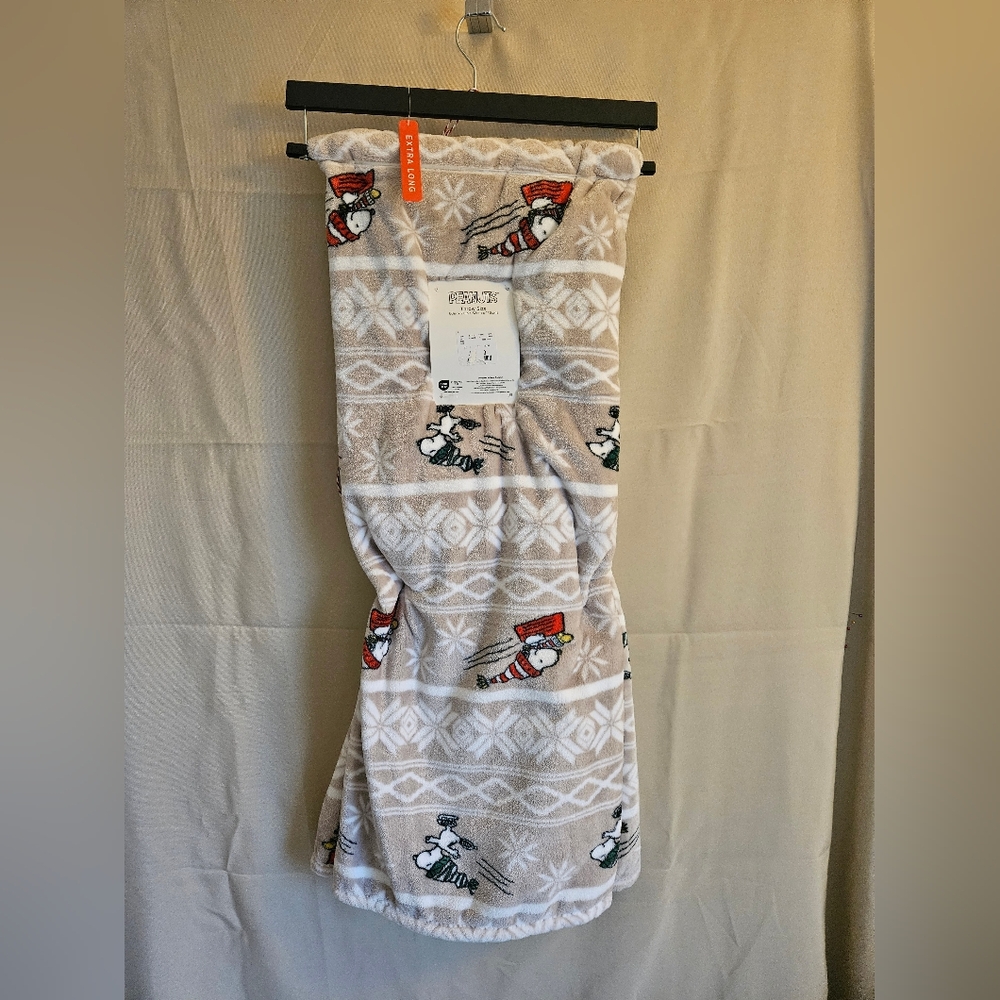 Peanuts Snoopy Skiing Beige and Red Throw